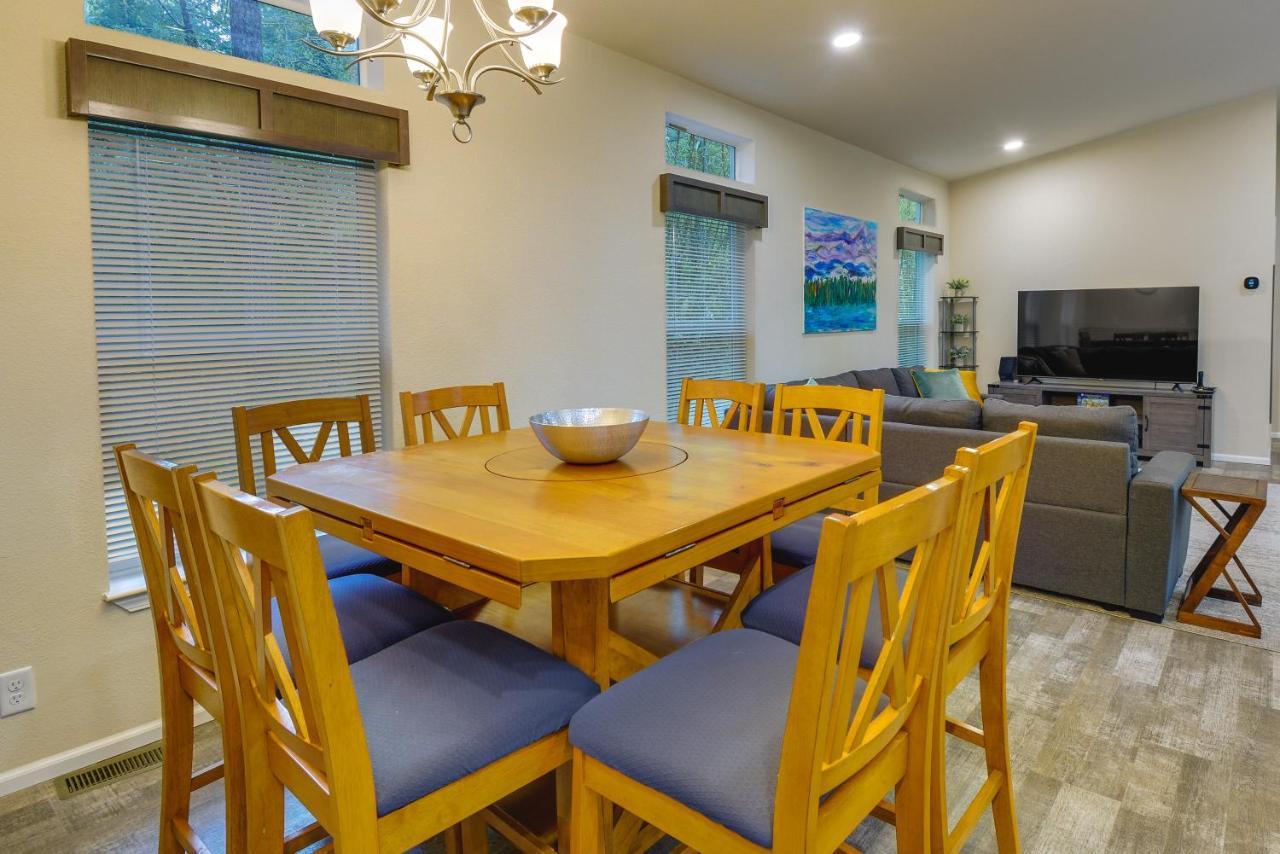 Hoodsport Vacation Rental With Private Lake Access! Екстер'єр фото